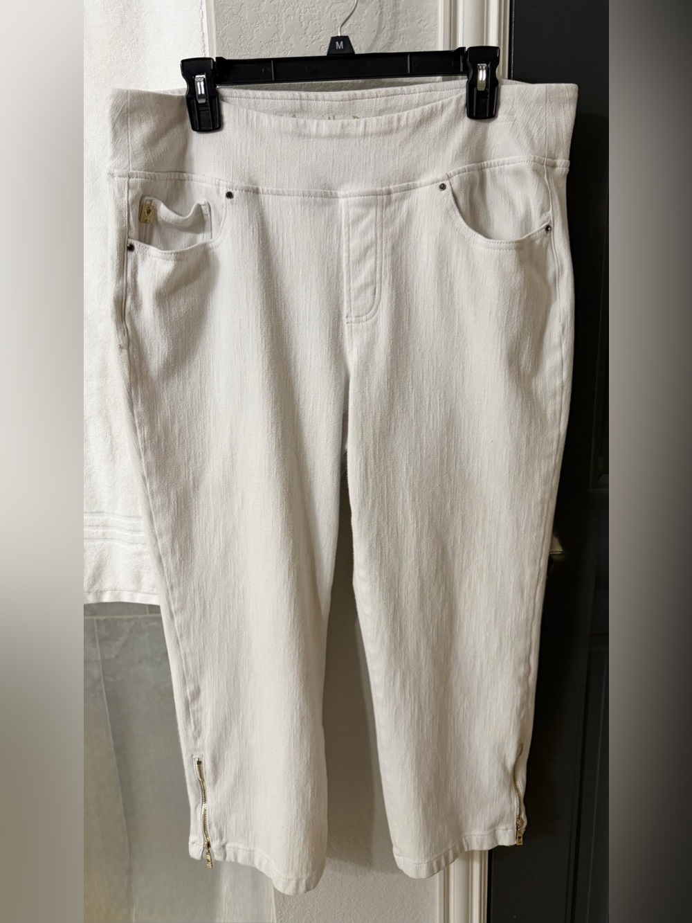 Belle by Kim Gravel Off-White Pull-On Crop Jeans Ankle Zip Size 16